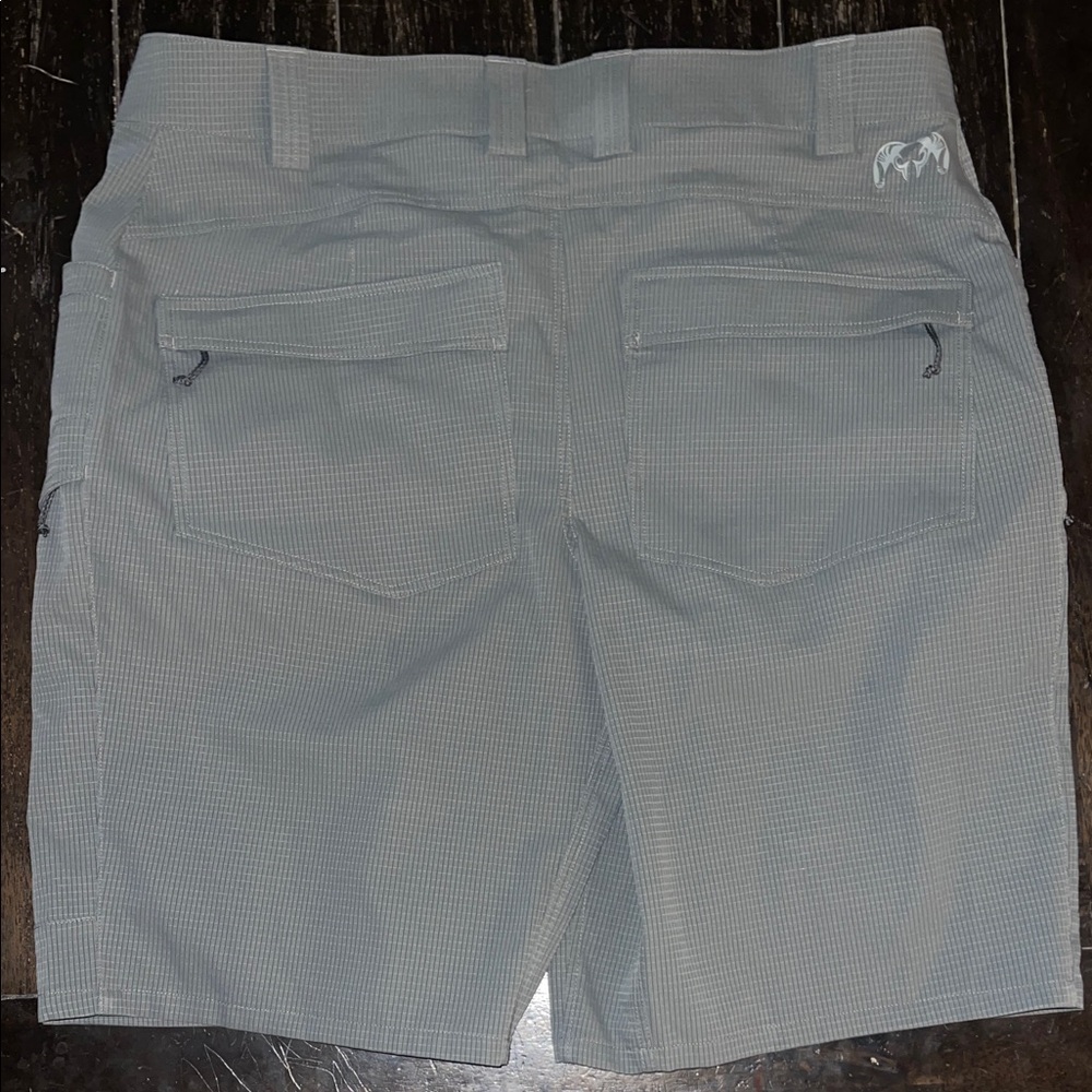KUIU Men's Cargo Shorts in Gray “Tiburon” - Picture 4 of 7